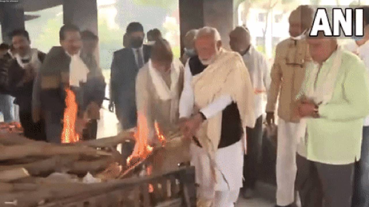 PM Modi performs last rites of his mother in Gandhinagar